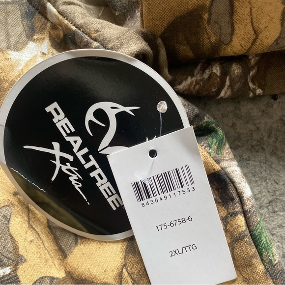 Realtree Camouflage Hunting Hoodie - Picture 4 of 8
